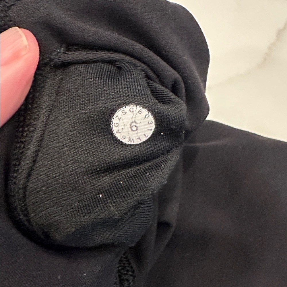 Lululemon leggings, black size 6 - Picture 4 of 4